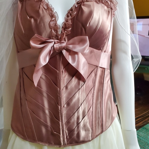 Brand new corset and tulle wedding dress - Picture 3 of 8